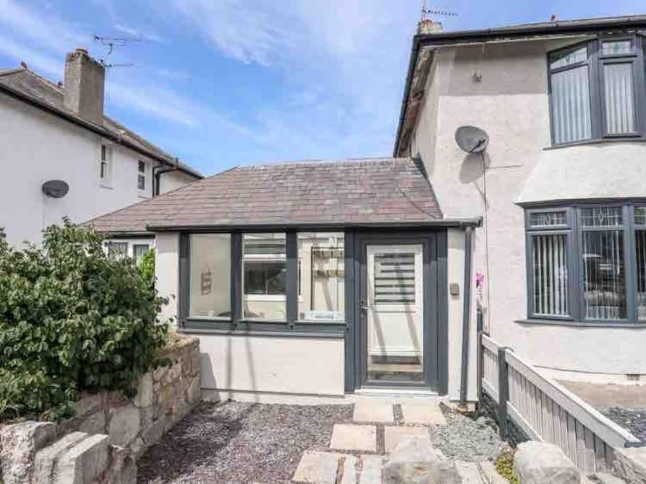 Beeches Bach, 1 Bedroom Cottage With Hot Tub Prestatyn Extérieur photo