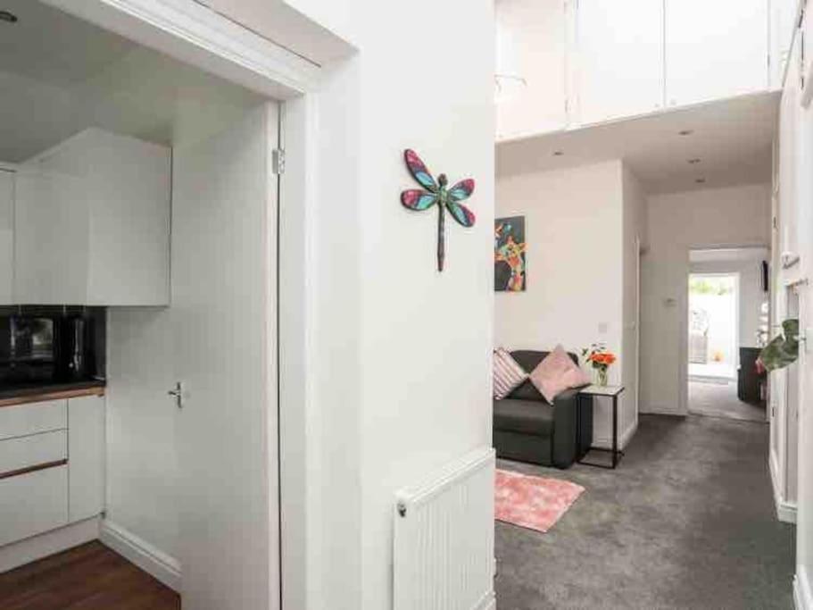 Beeches Bach, 1 Bedroom Cottage With Hot Tub Prestatyn Extérieur photo