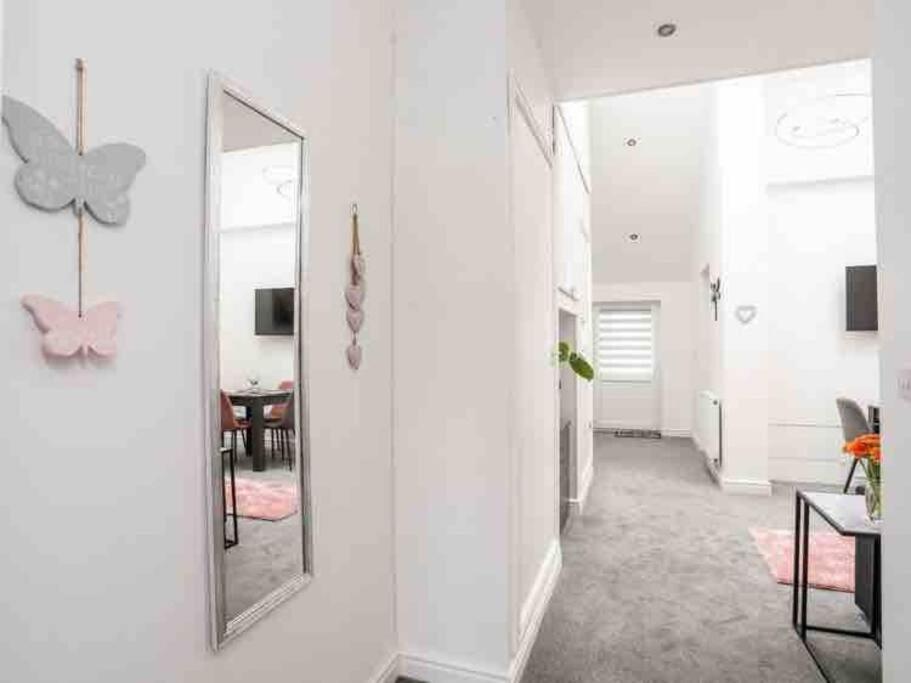 Beeches Bach, 1 Bedroom Cottage With Hot Tub Prestatyn Extérieur photo